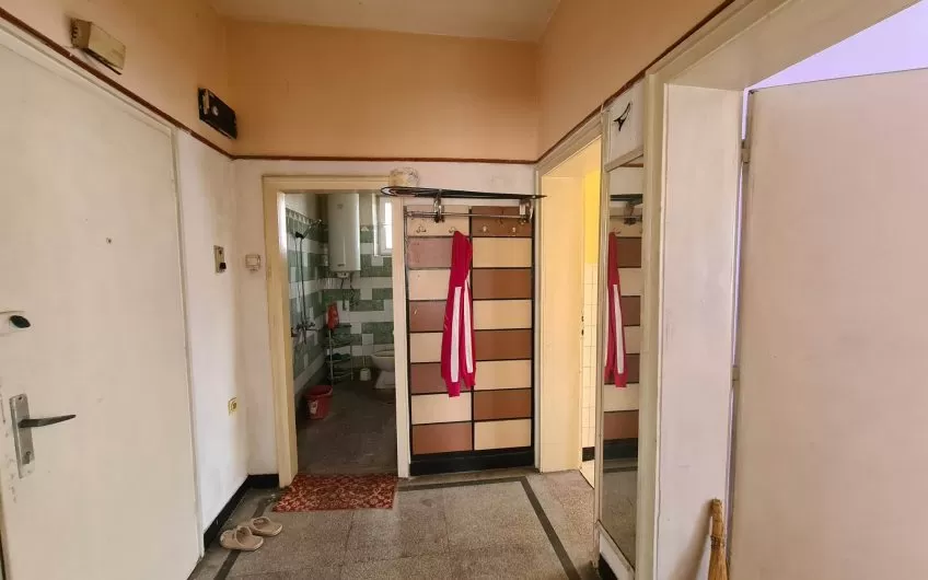 ТРИСТАЕН АПАРТАМЕНТ в кв. Училищни, гр. Хасково