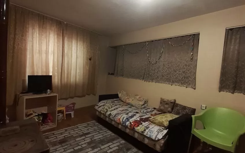 ДВУЕТАЖНА КЪЩА в кв. Тракийски, град Хасково