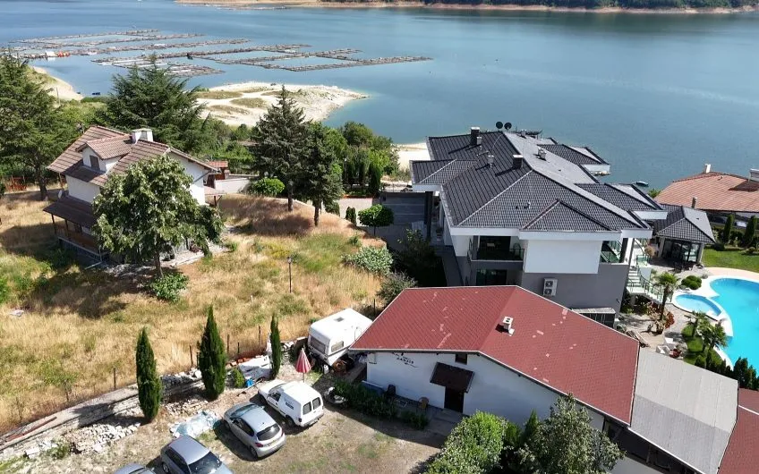 **Прекрасен имот за продажба в Главатарци с уникална гледка към язовир Кърджали**