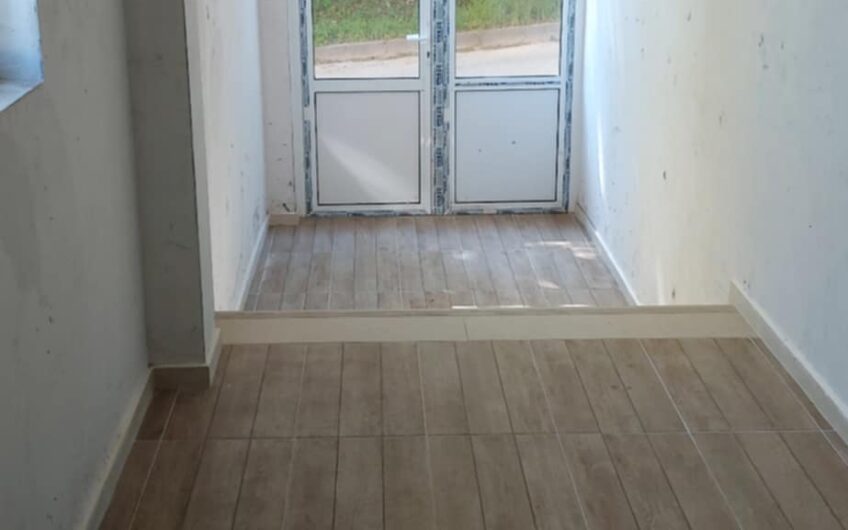 Продава се тристаен апартамент в кв. Каменни, гр. Хасково – до Градската градина | Сграда с Акт 15