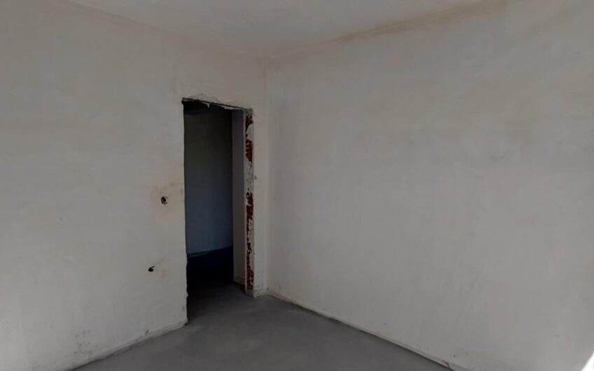 Продава се тристаен апартамент в кв. Каменни, гр. Хасково – до Градската градина | Сграда с Акт 15