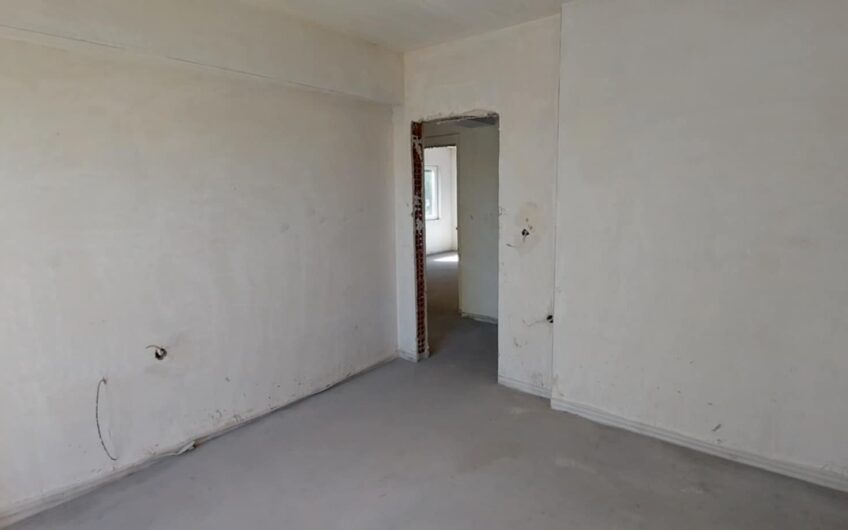Продава се тристаен апартамент в кв. Каменни, гр. Хасково – до Градската градина | Сграда с Акт 15
