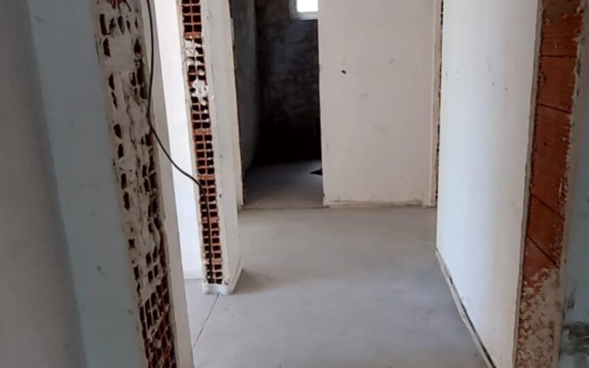 Продава се тристаен апартамент в кв. Каменни, гр. Хасково – до Градската градина | Сграда с Акт 15