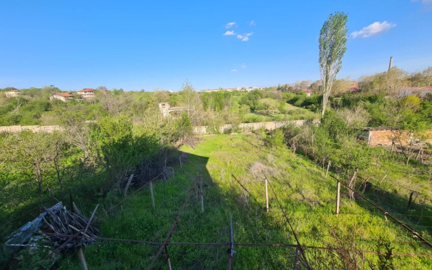 Продава се самостоятелна къща в кв. Изгрев, гр. Хасково