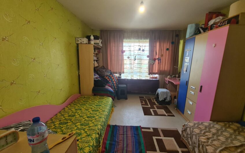 Просторен тристаен апартамент в кв. Орфей, гр. Хасково