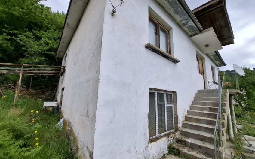 ДВУЕТАЖНА КЪЩА ЗА ПРОДАЖБА В С. БУРЕВО, ОБЛАСТ СМОЛЯН