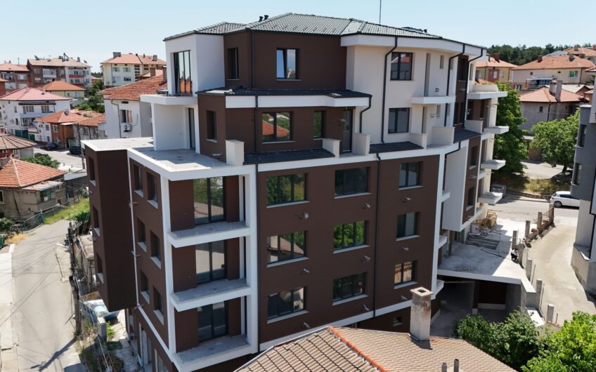 Подземни паркоместа и гаражи в новопостроена жилищна сграда, в кв. Тракийски, гр. Хасково.