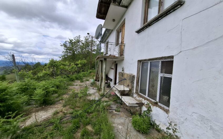 ДВУЕТАЖНА КЪЩА ЗА ПРОДАЖБА В С. БУРЕВО, ОБЛАСТ СМОЛЯН