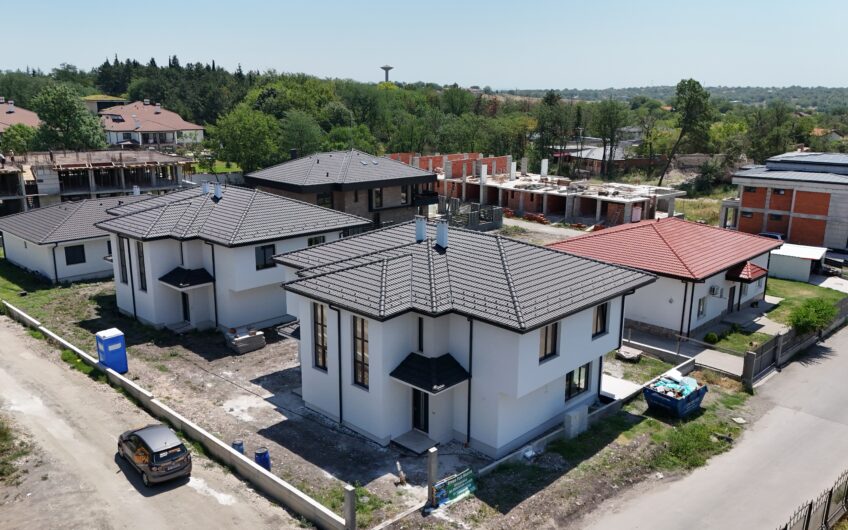 ЕДНОФАМИЛНИ ДВУЕТАЖНИ КЪЩИ в модерен затворен комплекс, кв. Младежки хълм, гр. Хасково
