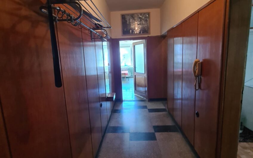 ТРИСТАЕН АПАРТАМЕНТ в центъра на град Хасково