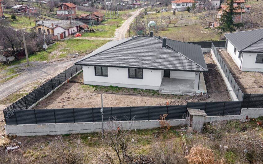 ЕДНОФАМИЛНА КЪЩА във в. з. Кенана, град Хасково