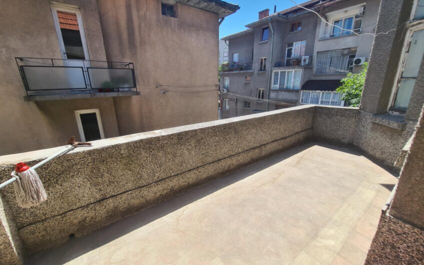 ЕТАЖ ОТ КЪЩА С ТАВАН И ДВОР – КВ. УЧИЛИЩНИ, ГР. ХАСКОВО