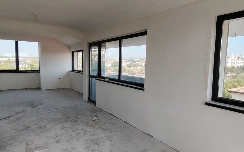 Продава се тристаен тухлен апартамент в кв. Каменни, гр.Хасково