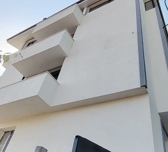 Продава се тристаен тухлен апартамент в кв. Каменни, гр.Хасково