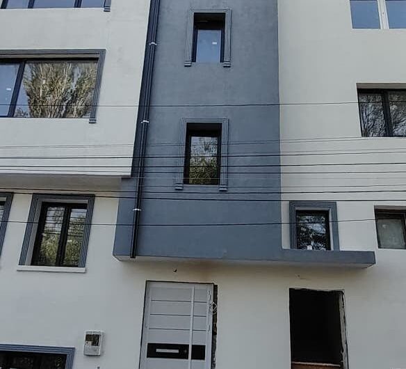 Продава се тристаен тухлен апартамент в кв. Каменни, гр.Хасково