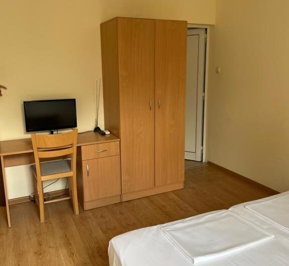 КОМПЛЕКС ОТ КЪЩИ ЗА ГОСТИ В С. МАЛКИ ВОДЕН, ЯЗ. ИВАЙЛОВГРАД