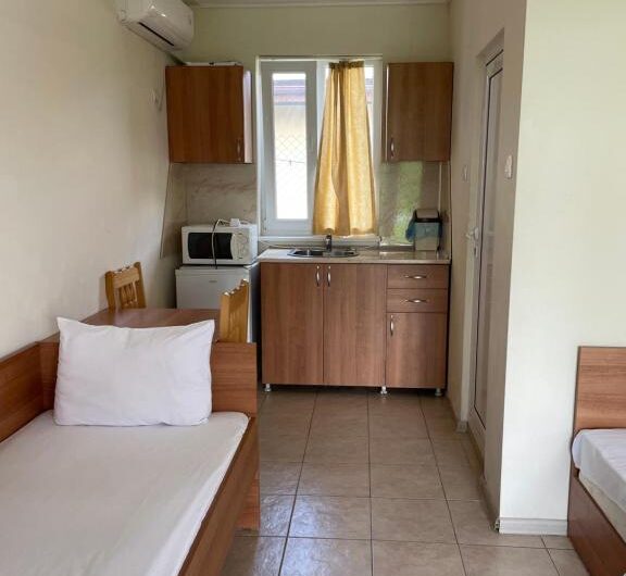 КОМПЛЕКС ОТ КЪЩИ ЗА ГОСТИ В С. МАЛКИ ВОДЕН, ЯЗ. ИВАЙЛОВГРАД