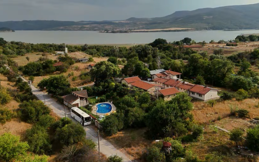 КОМПЛЕКС ОТ КЪЩИ ЗА ГОСТИ В С. МАЛКИ ВОДЕН, ЯЗ. ИВАЙЛОВГРАД