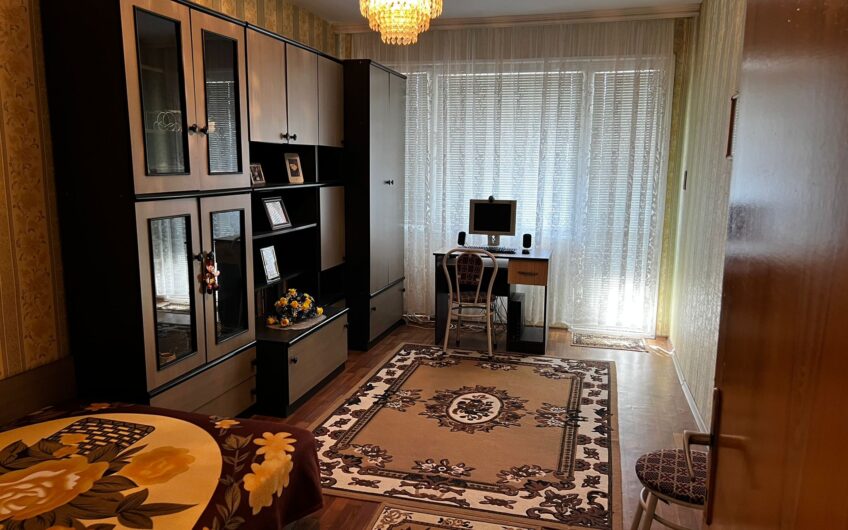 Просторен тристаен апартамент с мазе и таванско помещение в кв.Куба, гр.Хасково