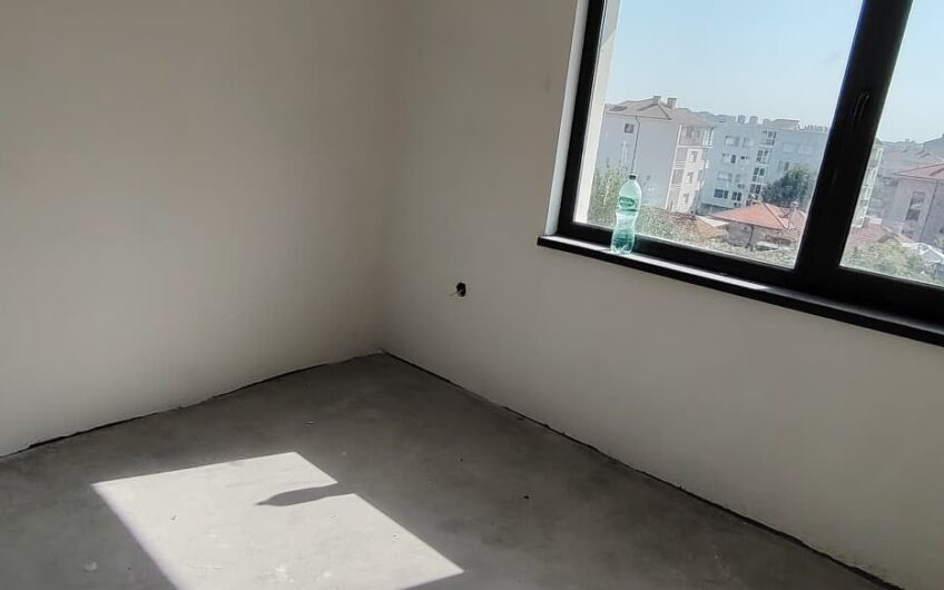 Продава се тристаен тухлен апартамент в кв. Каменни, гр.Хасково