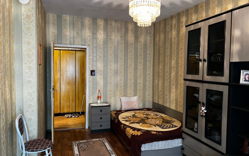 Просторен тристаен апартамент с мазе и таванско помещение в кв.Куба, гр.Хасково