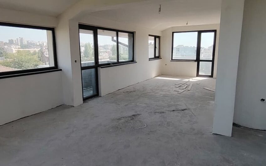 Продава се тристаен тухлен апартамент в кв. Каменни, гр.Хасково