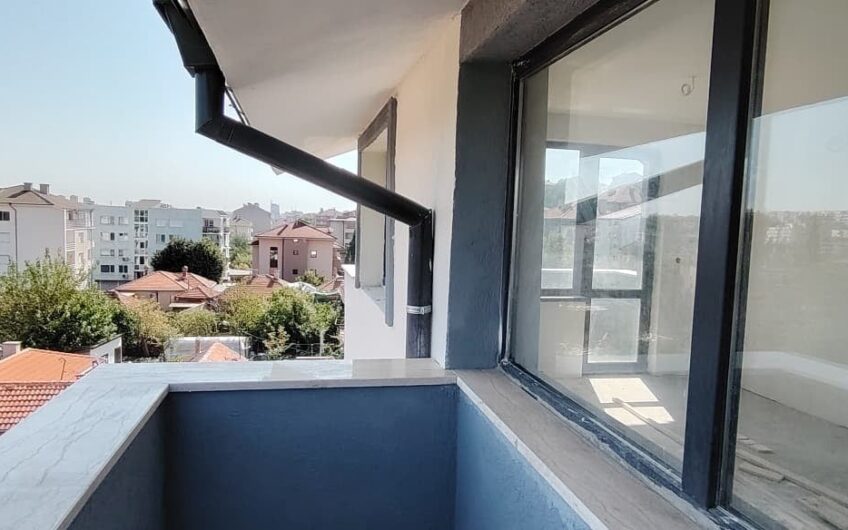 Продава се тристаен тухлен апартамент в кв. Каменни, гр.Хасково