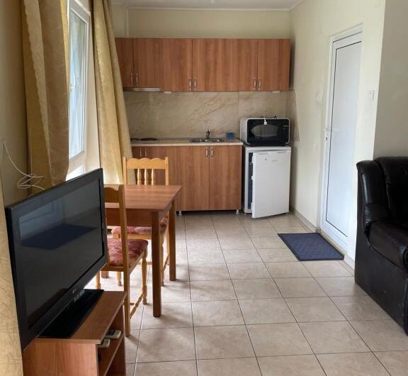 КОМПЛЕКС ОТ КЪЩИ ЗА ГОСТИ В С. МАЛКИ ВОДЕН, ЯЗ. ИВАЙЛОВГРАД