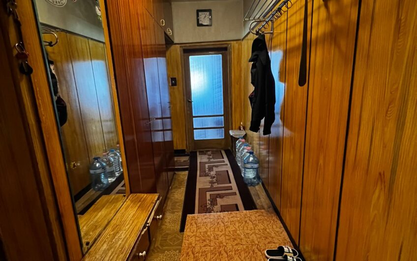 Просторен тристаен апартамент с мазе и таванско помещение в кв.Куба, гр.Хасково