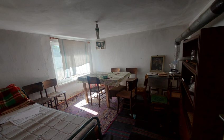 КЪЩА с ПРОСТОРЕН ДВОР,РАЗПОЛОЖЕНА В кв. Болярово, гр. Хасково.