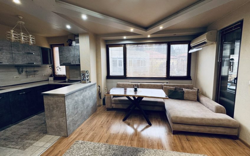 ИЗЦЯЛО ОБЗАВЕДЕН И ОБОРУДВАН ТРИСТАЕН АПАРТАМЕНТ – ТОП ЦЕНТЪР, ГР. ХАСКОВО