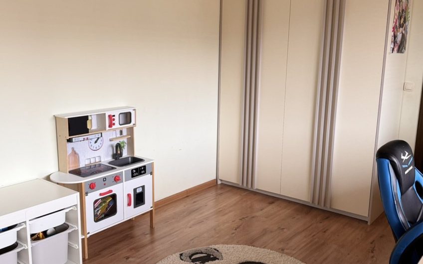 ИЗЦЯЛО ОБЗАВЕДЕН И ОБОРУДВАН ТРИСТАЕН АПАРТАМЕНТ – ТОП ЦЕНТЪР, ГР. ХАСКОВО