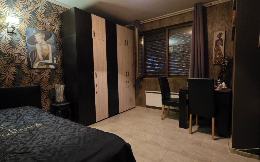 ЛУКСОЗНА ТРИЕТАЖНА КЪЩА С ГАРАЖ, ПАРКОМЯСТО И ОЗЕЛЕНЕН ДВОР в КВ. КУБА, ГРАД ХАСКОВО