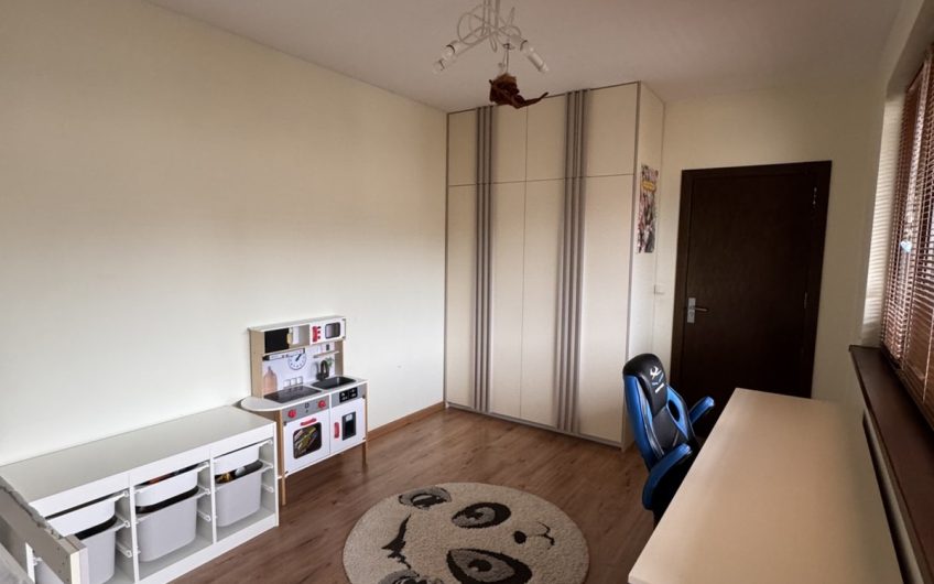 ИЗЦЯЛО ОБЗАВЕДЕН И ОБОРУДВАН ТРИСТАЕН АПАРТАМЕНТ – ТОП ЦЕНТЪР, ГР. ХАСКОВО