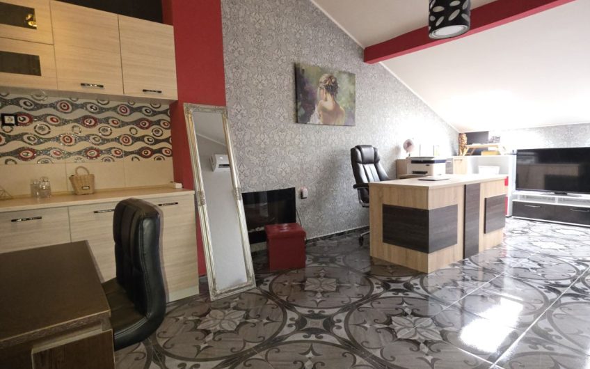 ЛУКСОЗНА ТРИЕТАЖНА КЪЩА С ГАРАЖ, ПАРКОМЯСТО И ОЗЕЛЕНЕН ДВОР в КВ. КУБА, ГРАД ХАСКОВО