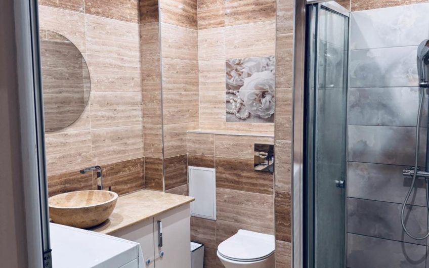 ИЗЦЯЛО ОБЗАВЕДЕН И ОБОРУДВАН ТРИСТАЕН АПАРТАМЕНТ – ТОП ЦЕНТЪР, ГР. ХАСКОВО