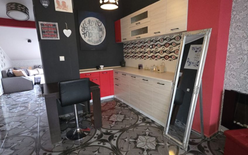 ЛУКСОЗНА ТРИЕТАЖНА КЪЩА С ГАРАЖ, ПАРКОМЯСТО И ОЗЕЛЕНЕН ДВОР в КВ. КУБА, ГРАД ХАСКОВО