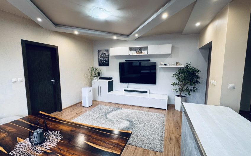 ИЗЦЯЛО ОБЗАВЕДЕН И ОБОРУДВАН ТРИСТАЕН АПАРТАМЕНТ – ТОП ЦЕНТЪР, ГР. ХАСКОВО