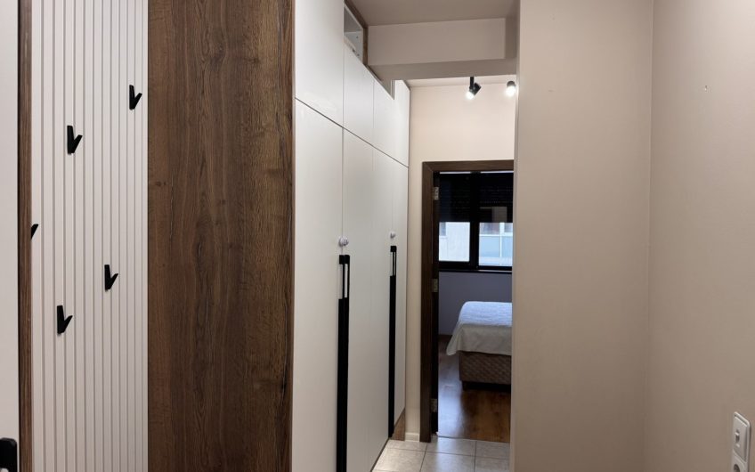 ИЗЦЯЛО ОБЗАВЕДЕН И ОБОРУДВАН ТРИСТАЕН АПАРТАМЕНТ – ТОП ЦЕНТЪР, ГР. ХАСКОВО