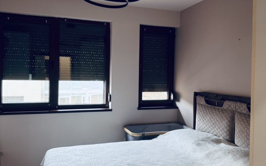 ИЗЦЯЛО ОБЗАВЕДЕН И ОБОРУДВАН ТРИСТАЕН АПАРТАМЕНТ – ТОП ЦЕНТЪР, ГР. ХАСКОВО