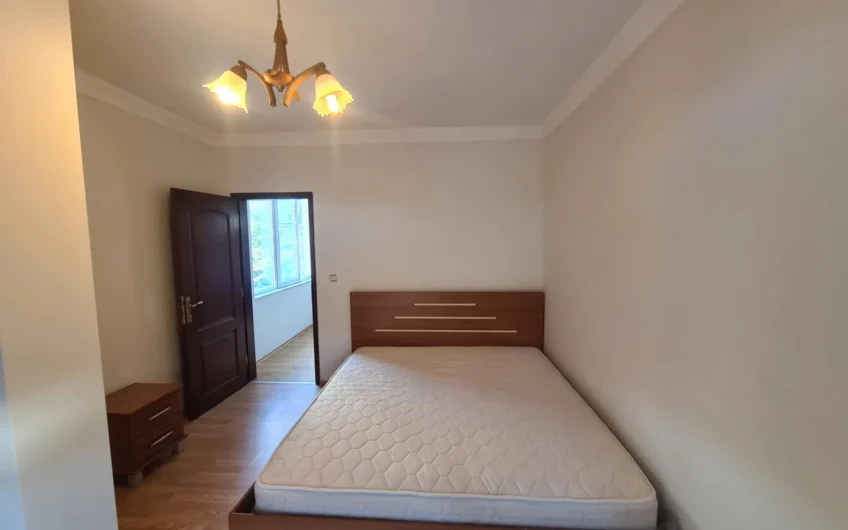 ТРИСТАЕН АПАРТАМЕНТ с ПАРКОМЯСТО ПОД НАЕМ в ЦЕНТЪРА на град ХАСКОВО