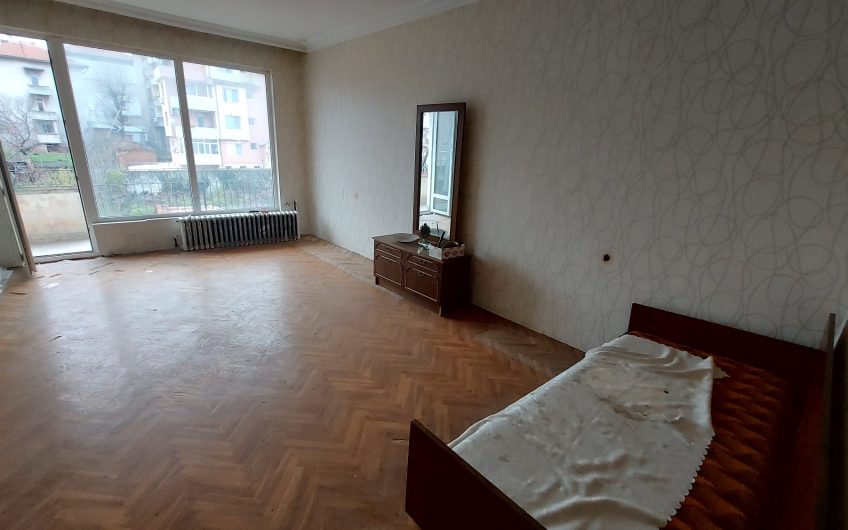 МНОГОСТАЕН ПРОСТОРЕН АПАРТАМЕНТ в кв.ОВЧАРСКИ, гр.ХАСКОВО