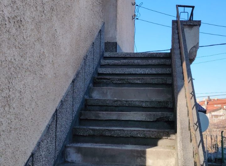 ДВА САМОСТОЯТЕЛНИ АПАРТАМЕНТА с ЛЯТНА КУХНЯ и ГАРАЖ – кв. ТРАКИЙСКИ, гр. ХАСКОВО