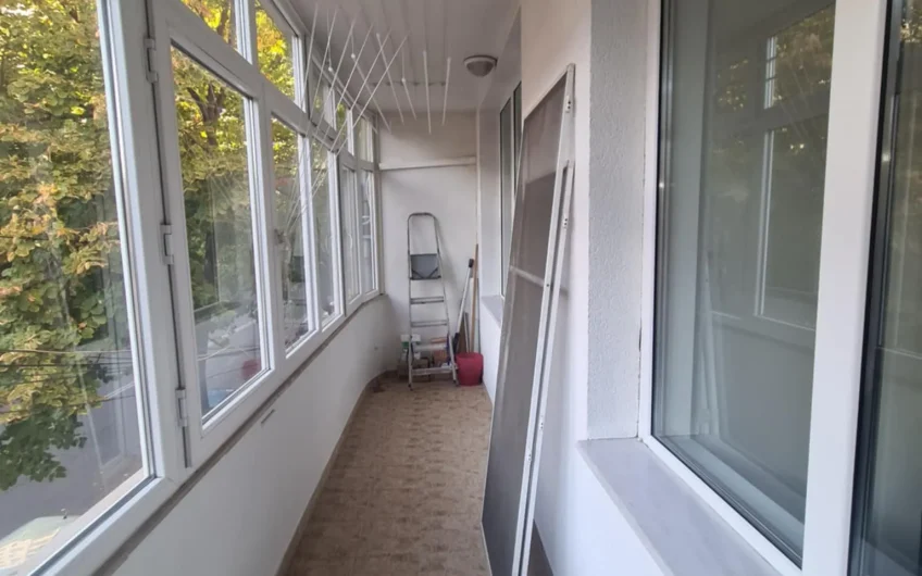 ТРИСТАЕН АПАРТАМЕНТ с ПАРКОМЯСТО ПОД НАЕМ в ЦЕНТЪРА на град ХАСКОВО