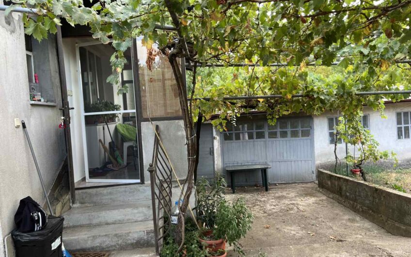 КЪЩА с ДВОР в кв.БОЛЯРОВО,гр. ХАСКОВО