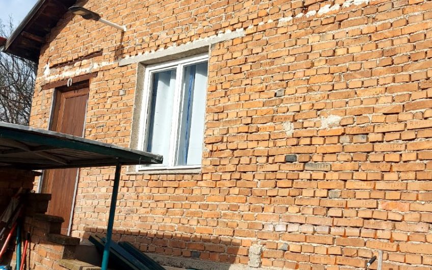 ВИЛА с ДВОР, РАЗПОЛОЖЕНА във ВИЛНА ЗОНА КЕНАНА, гр.ХАСКОВО