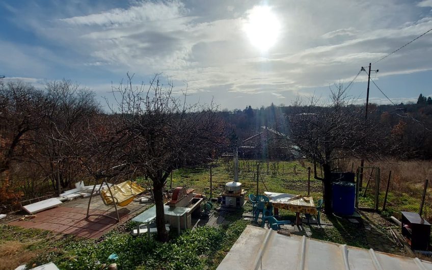 ВИЛА с ДВОР, РАЗПОЛОЖЕНА във ВИЛНА ЗОНА КЕНАНА, гр.ХАСКОВО