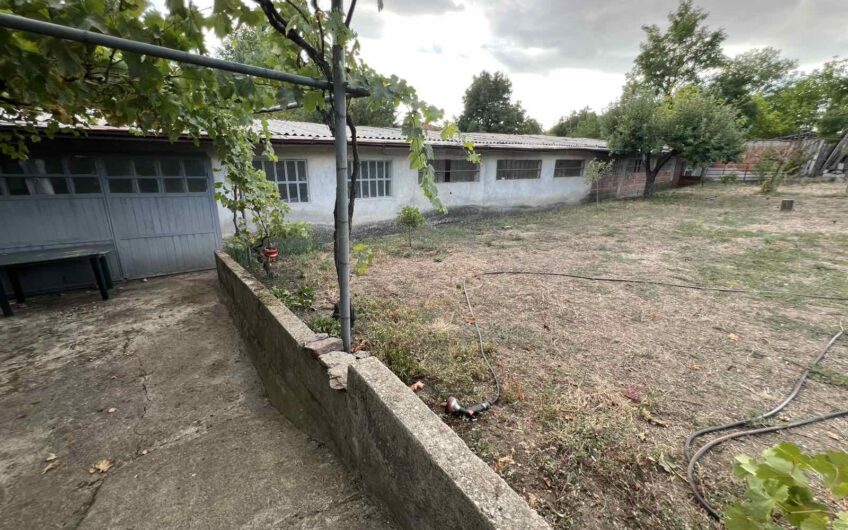 КЪЩА с ДВОР в кв.БОЛЯРОВО,гр. ХАСКОВО