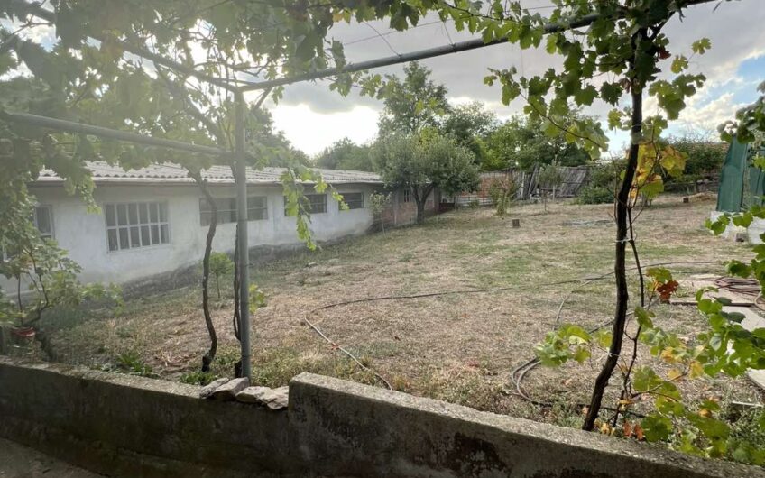 КЪЩА с ДВОР в кв.БОЛЯРОВО,гр. ХАСКОВО