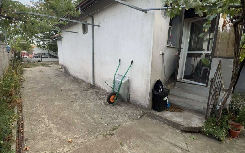 КЪЩА с ДВОР в кв.БОЛЯРОВО,гр. ХАСКОВО